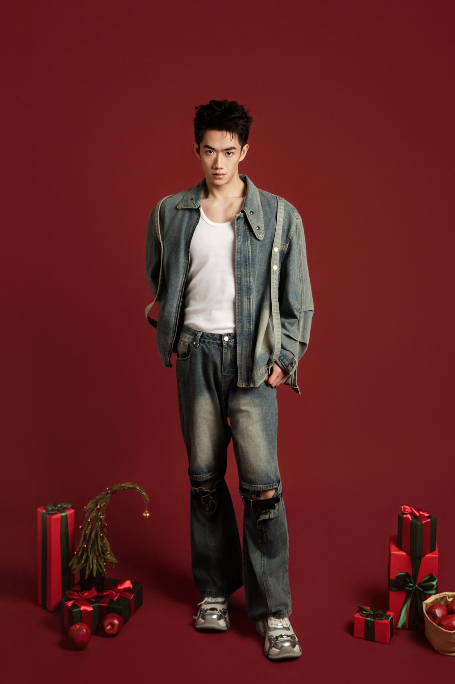 ID12347红调圣诞：牛仔与白背心的活力狂欢-妍画集