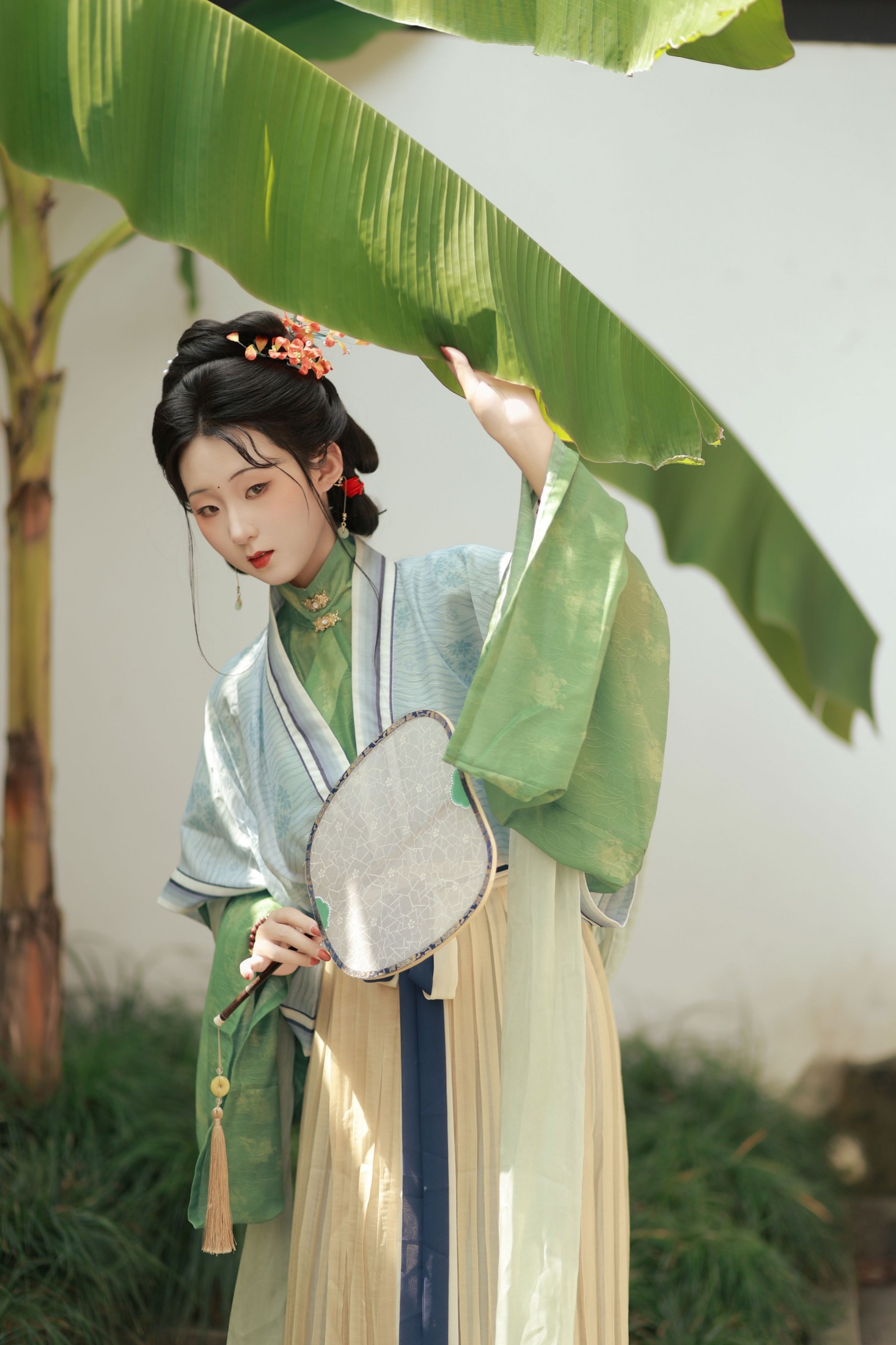 秦卿卿 - 《黛眉轻扫远山春，杏眼流波月作神》[9P] 插图3