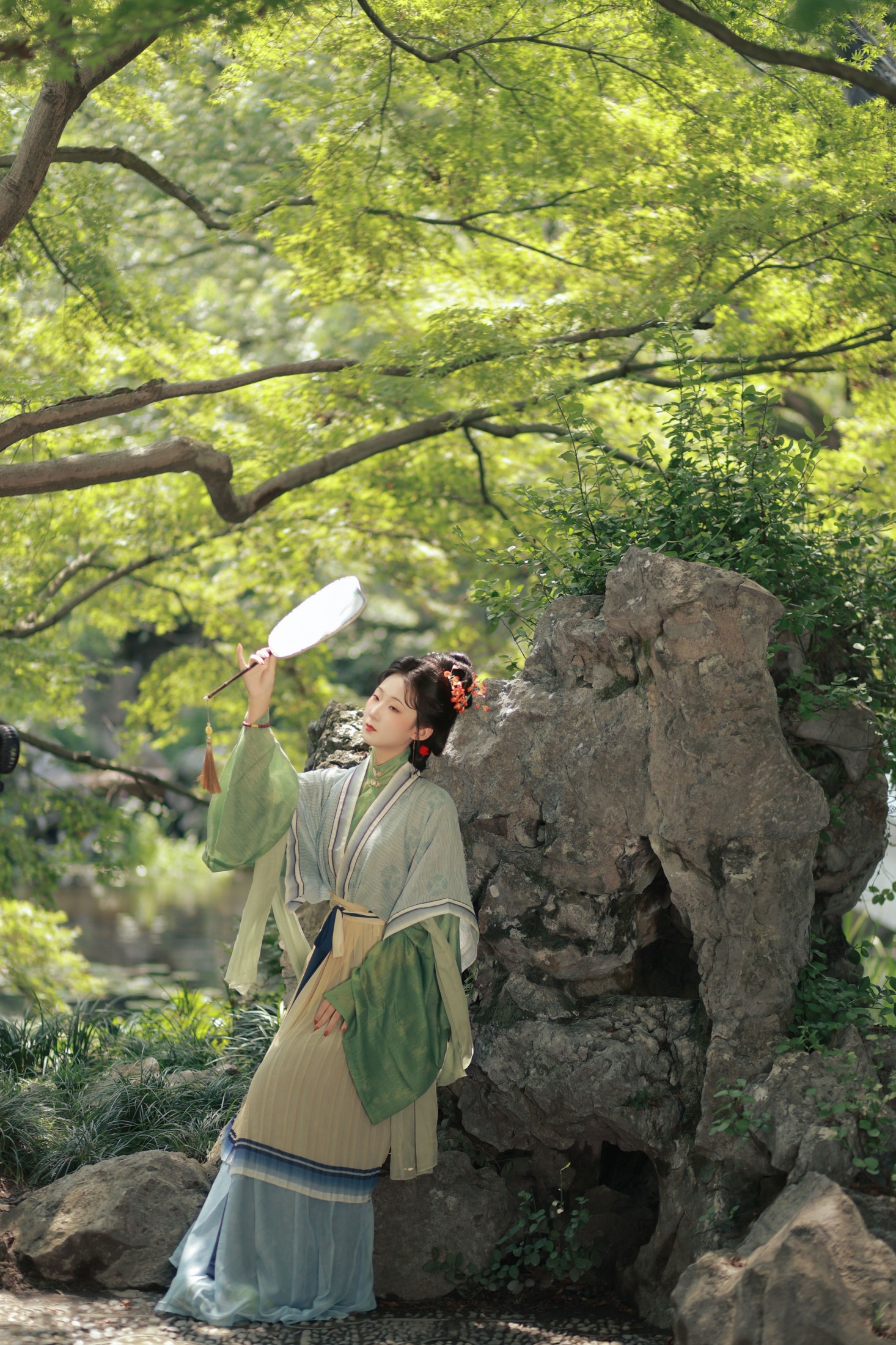 秦卿卿 - 《黛眉轻扫远山春，杏眼流波月作神》[9P] 插图5