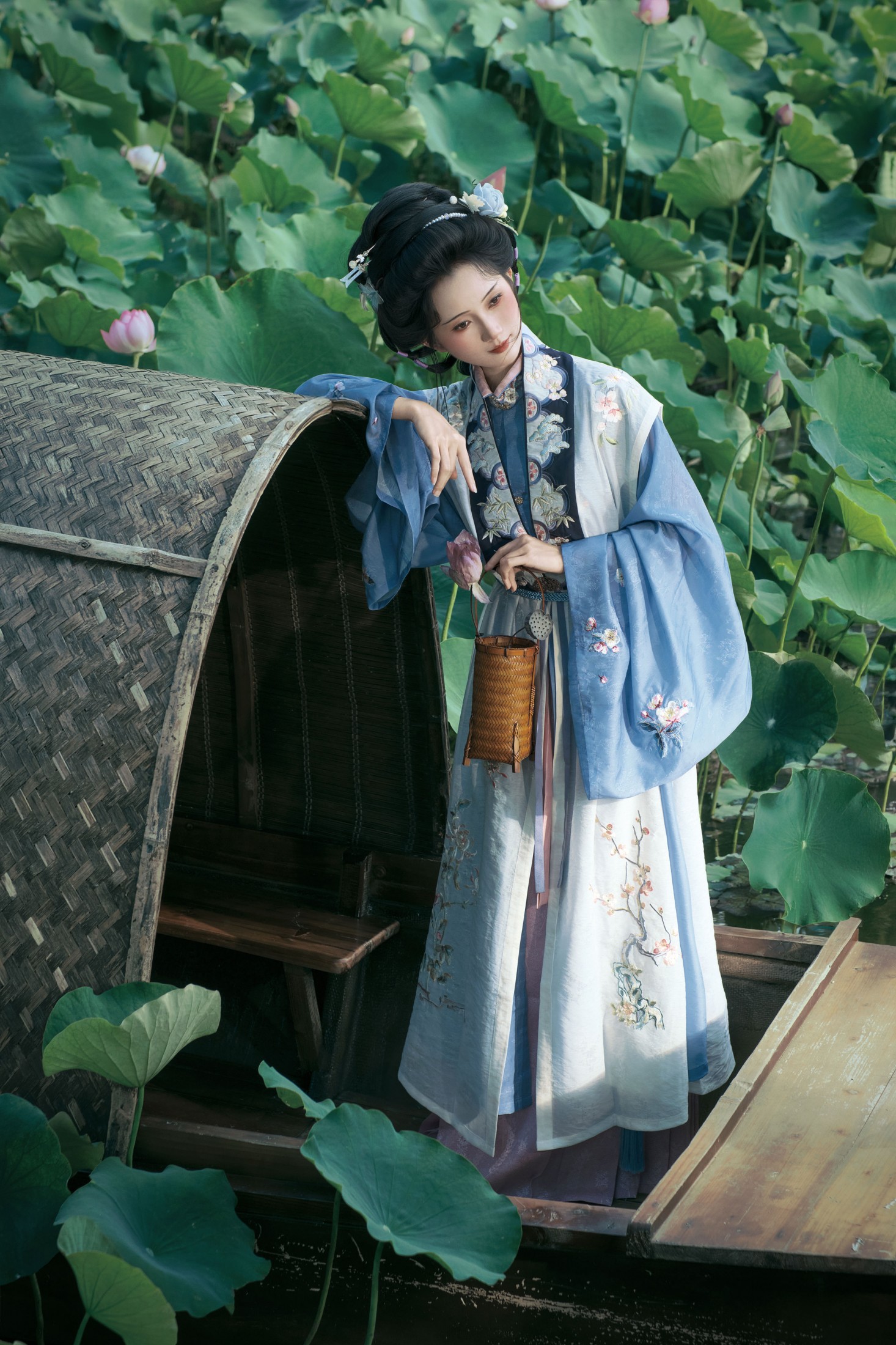 《风吻荷梢时，听见了莲的低语》[9P] 插图4