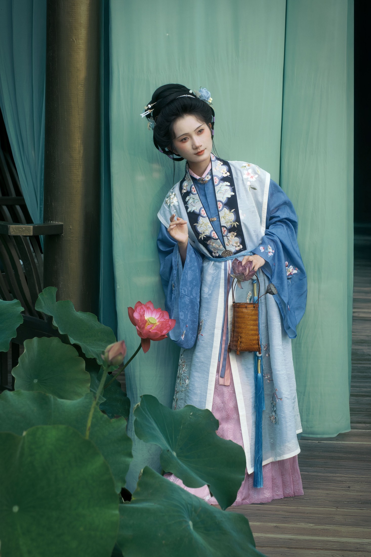 ID12094风吻荷梢时，听见了莲的低语-妍画集