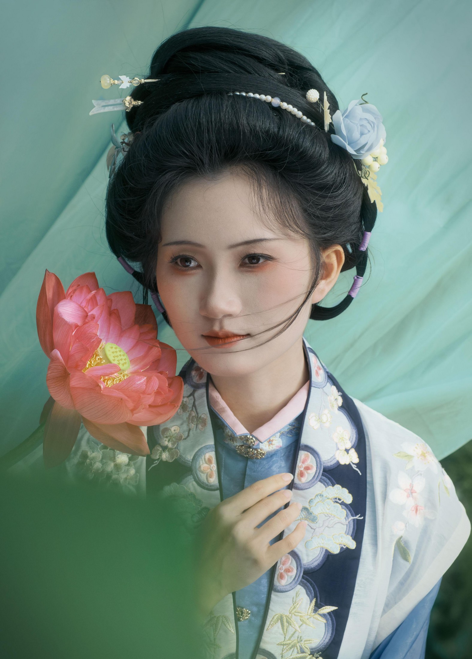 《风吻荷梢时，听见了莲的低语》[9P] 插图2