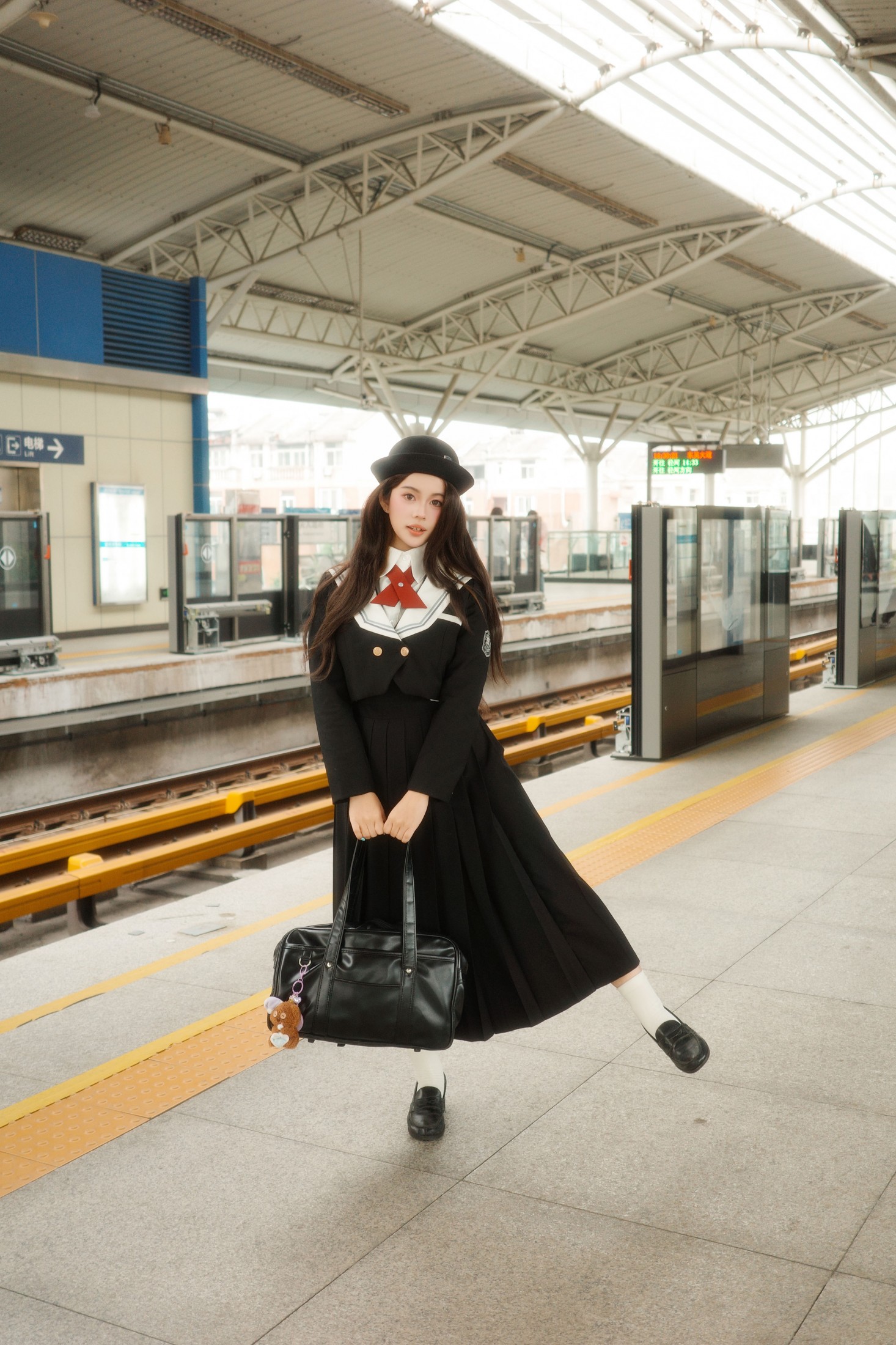 ID12675轻轨站-妍画集