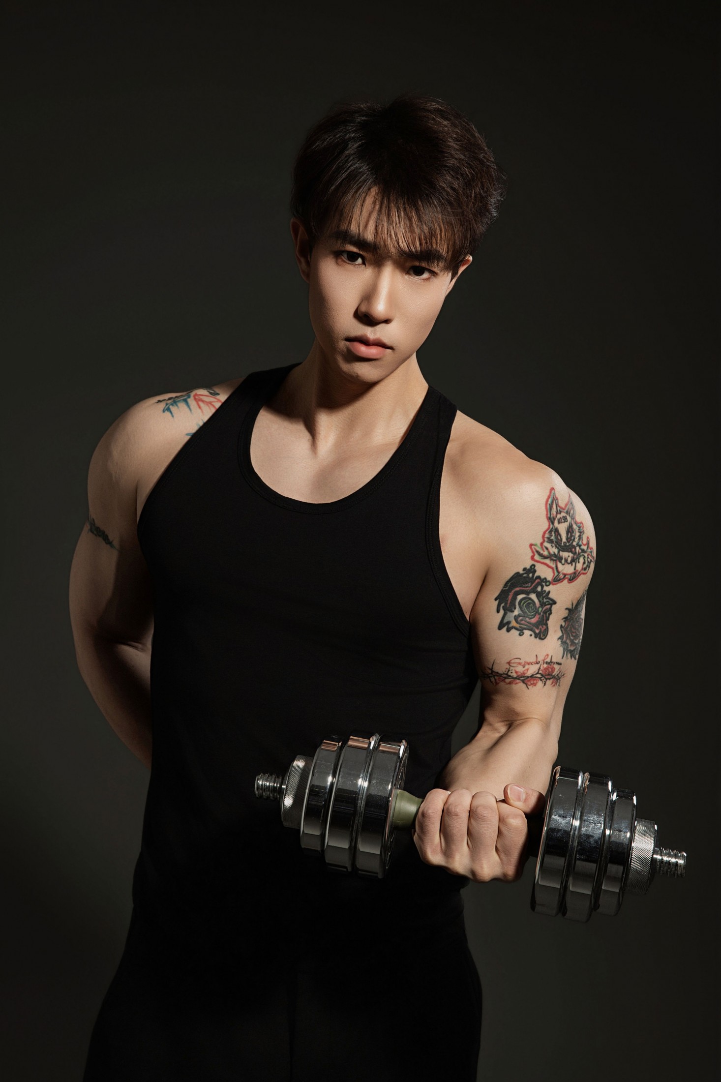 旭 - 《黑与灰-健美身材照》[20P] 插图3