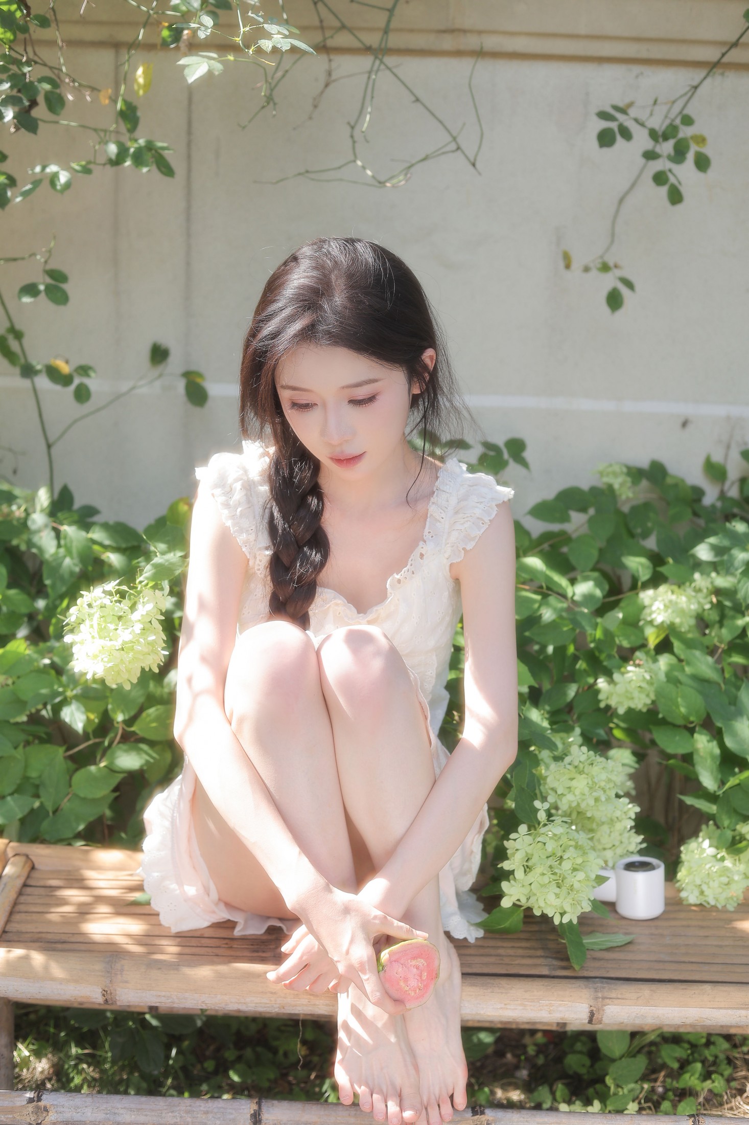 ID12958咬一口芭乐-妍画集