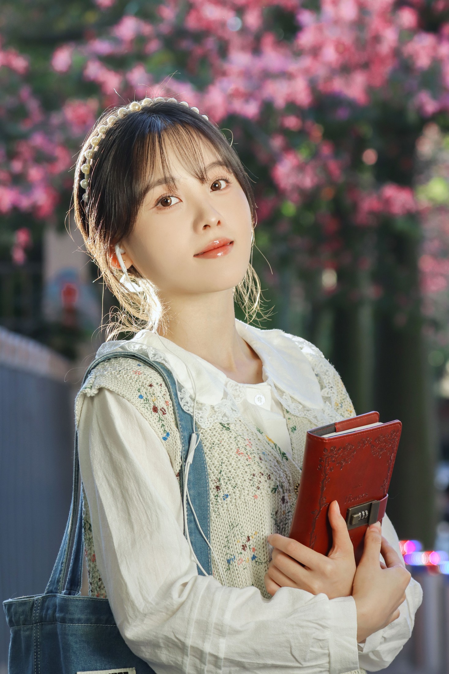 ID12969异木棉树下-妍画集