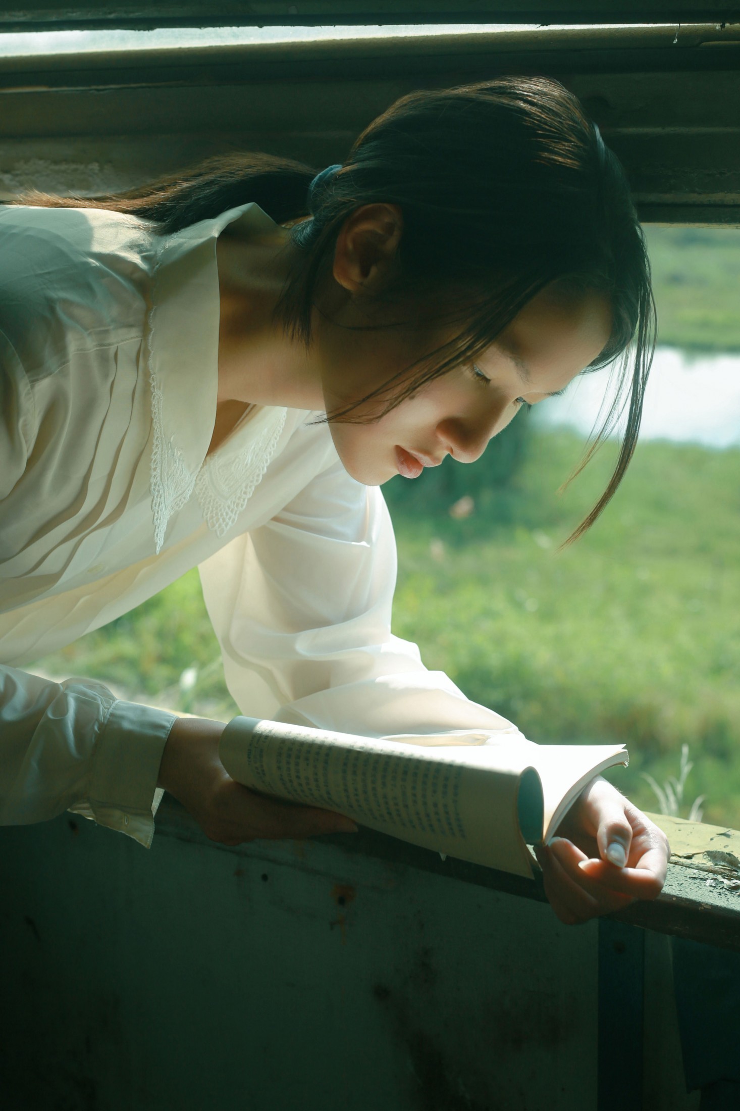 ID12972破火车的光-妍画集